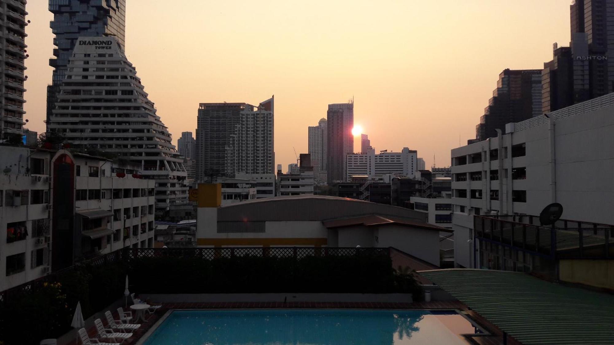 Panoramic City View Room At Silom Bangkok Exterior photo