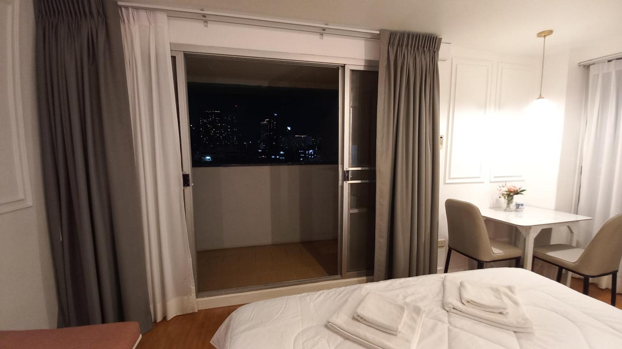 Panoramic City View Room At Silom Bangkok Room photo